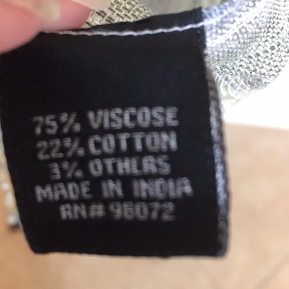 NWOT - Beautiful scarf/ wrap - Picture 6 of 8